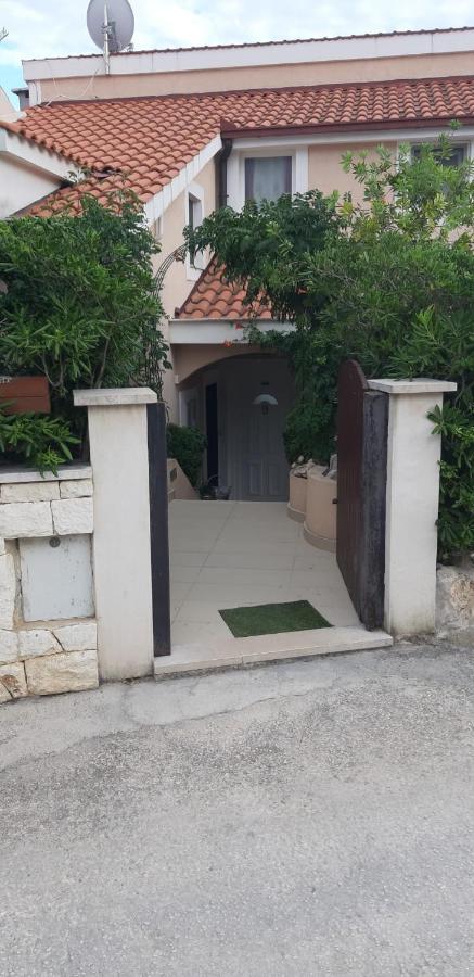 Apartments Luka Sevid ภายนอก รูปภาพ