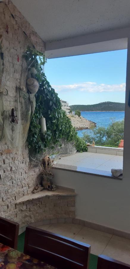 Apartments Luka Sevid ภายนอก รูปภาพ
